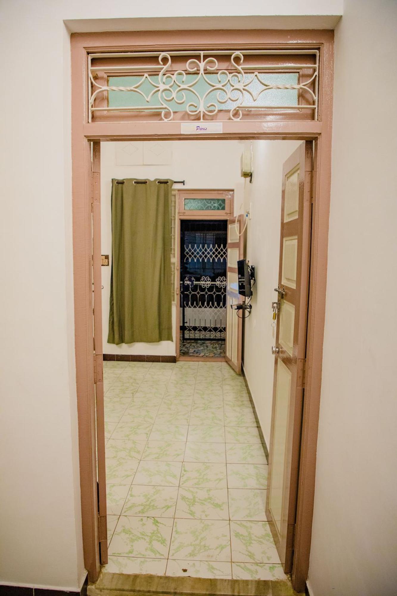 Maison Blanche Near Rock Beach Hotel Пондичери Екстериор снимка