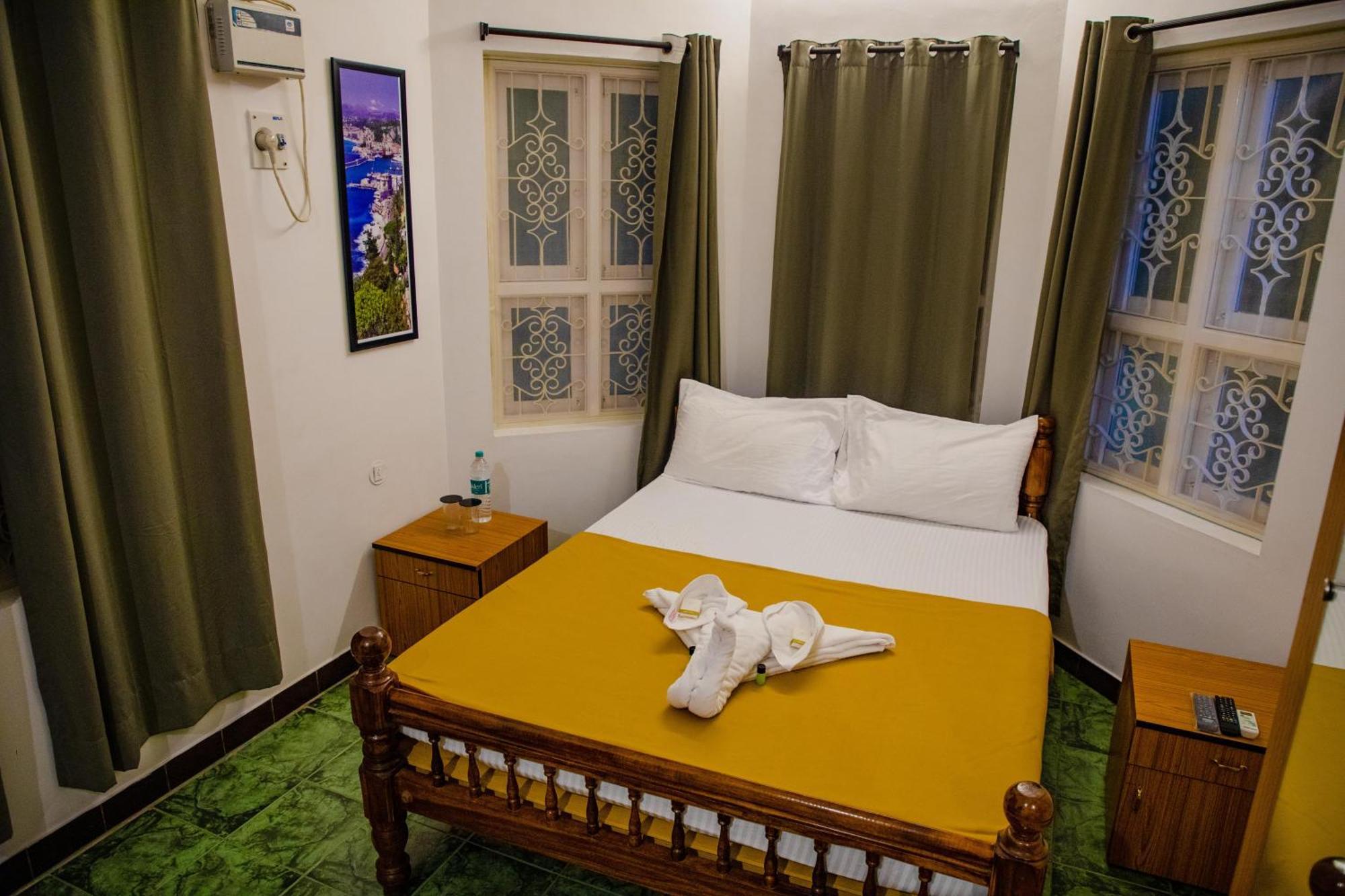 Maison Blanche Near Rock Beach Hotel Пондичери Екстериор снимка