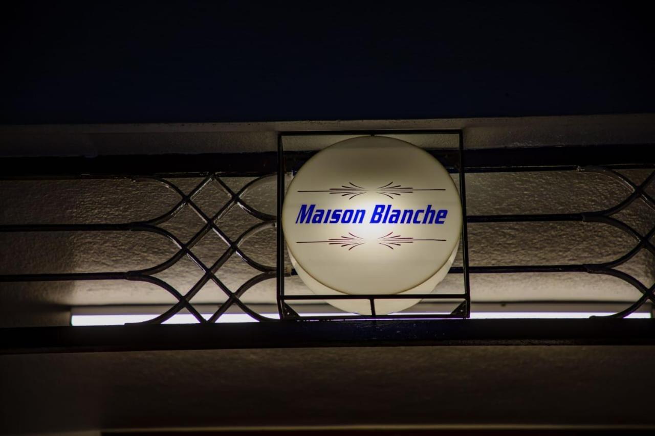 Maison Blanche Near Rock Beach Hotel Пондичери Екстериор снимка