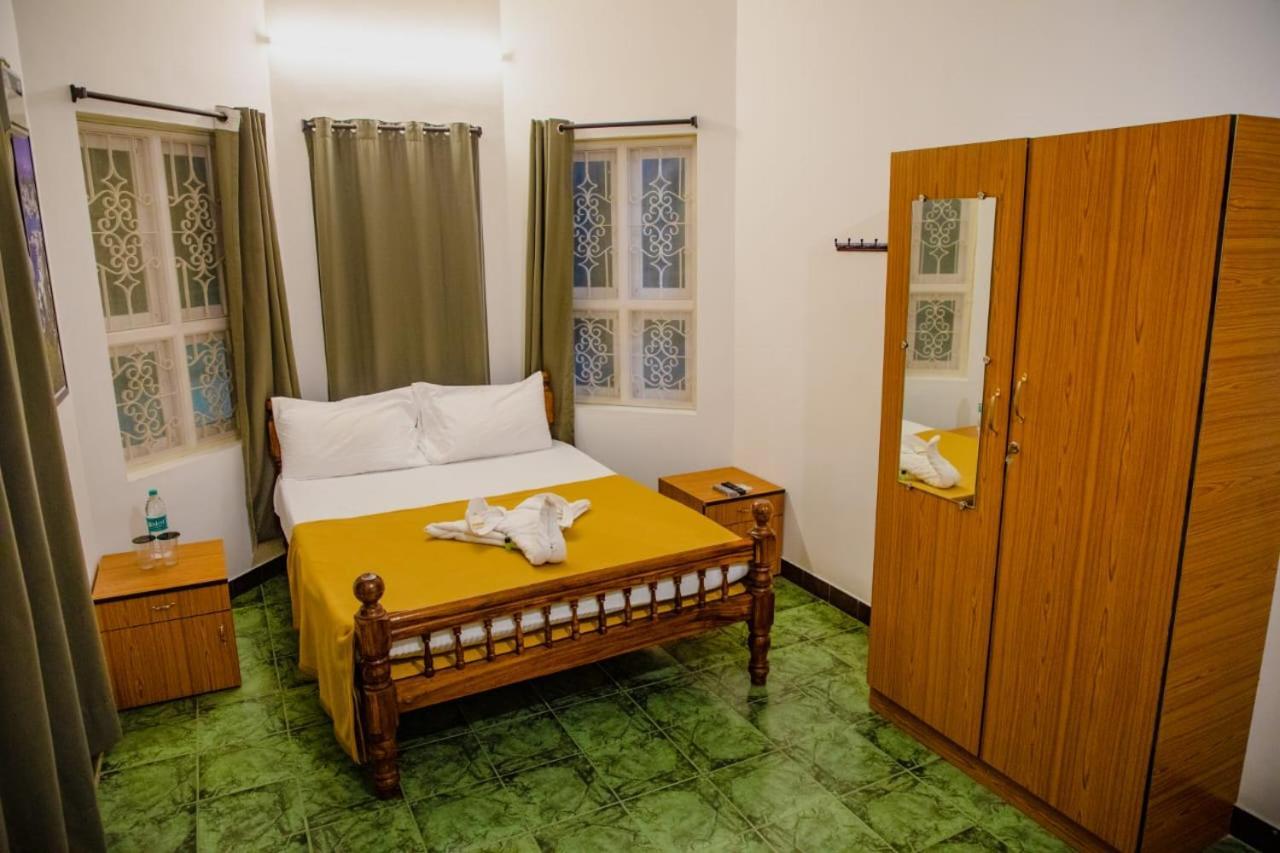 Maison Blanche Near Rock Beach Hotel Пондичери Екстериор снимка